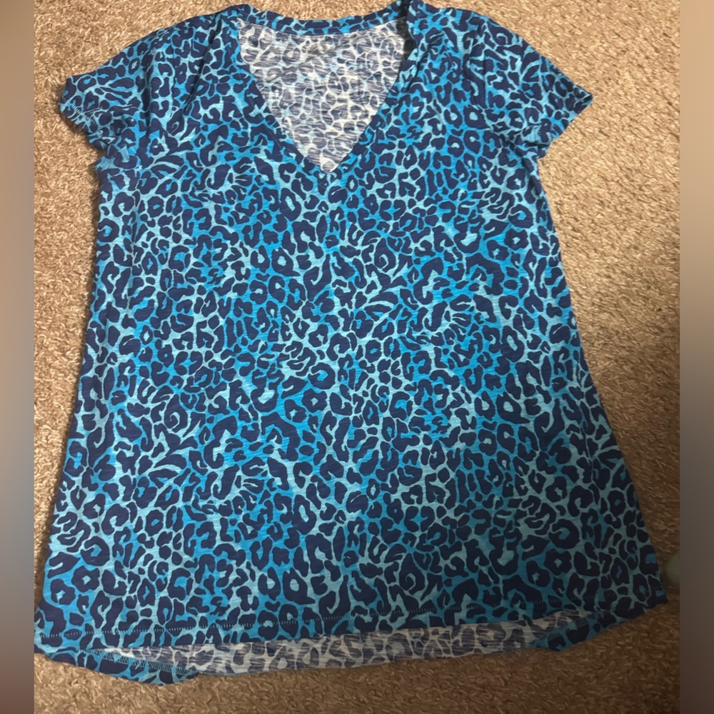 Lilly Pulitzer Etta V Neck T shirt Small